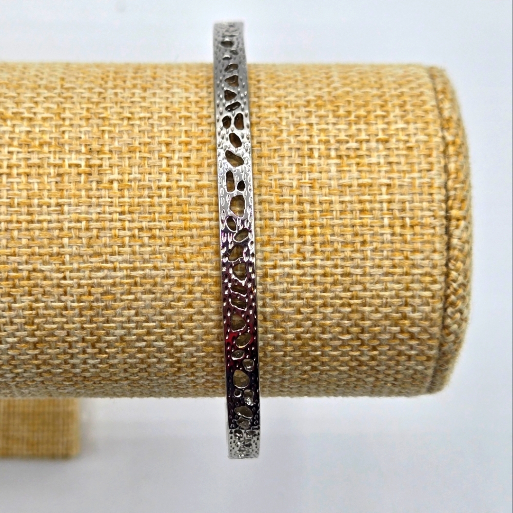 KENDRA SCOTT Maggie Filagree Bangle Bracelet